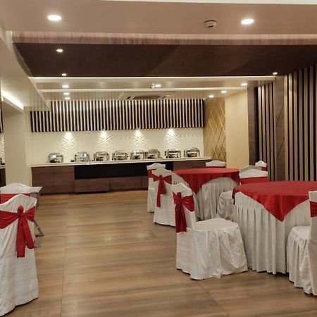 Hotel Poseidon Inn Лакхнау Экстерьер фото