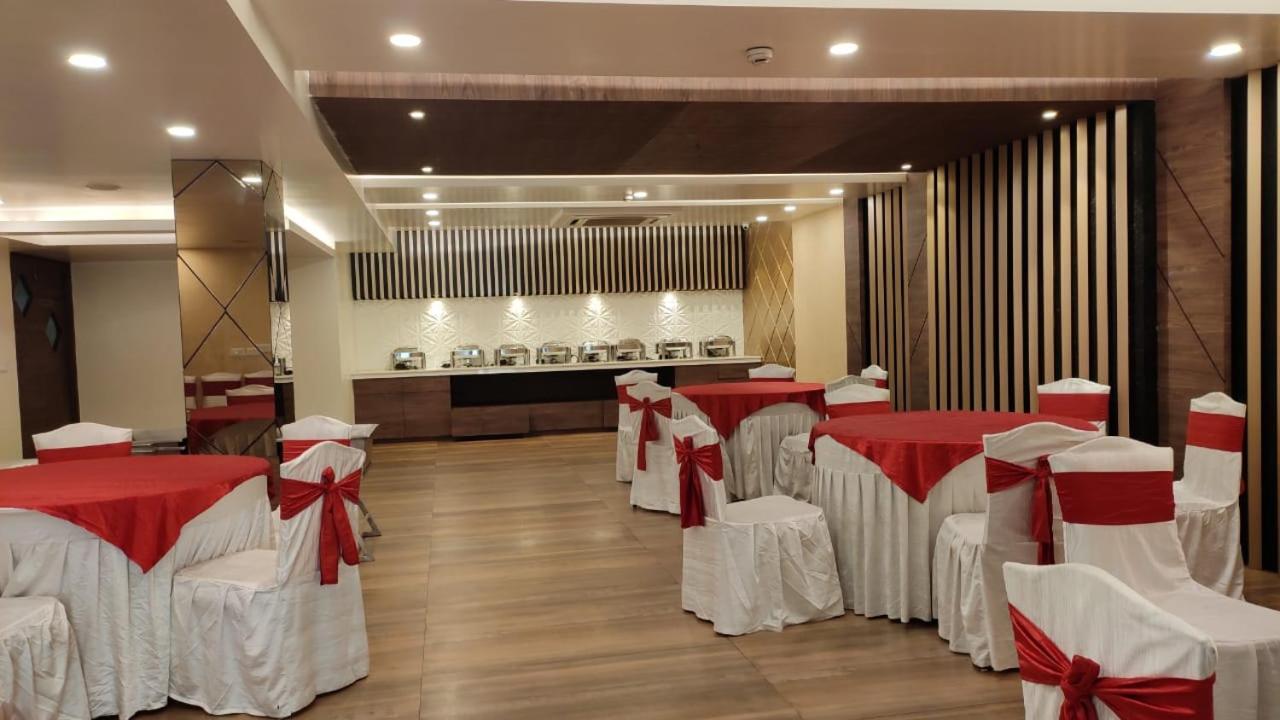 Hotel Poseidon Inn Лакхнау Экстерьер фото